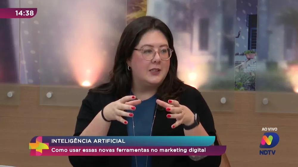 Clau Boaventura ao vivo no programa ND Mais, da NDTV, falando de inteligência artificial no marketing digital